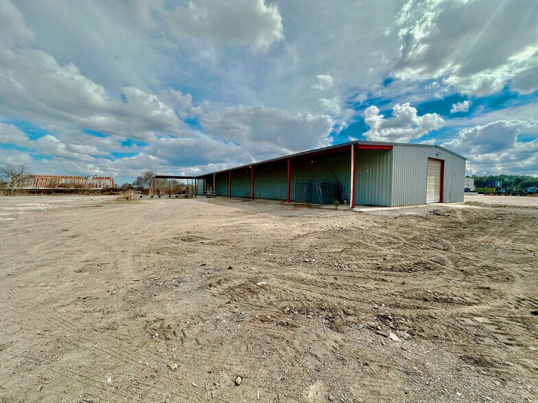 More Photos Of 9201B Tavenor Ln, Houston Warehouse For Lease