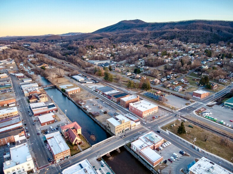 More Photos Of 110 N Washington Ave, Pulaski Flex For Sale