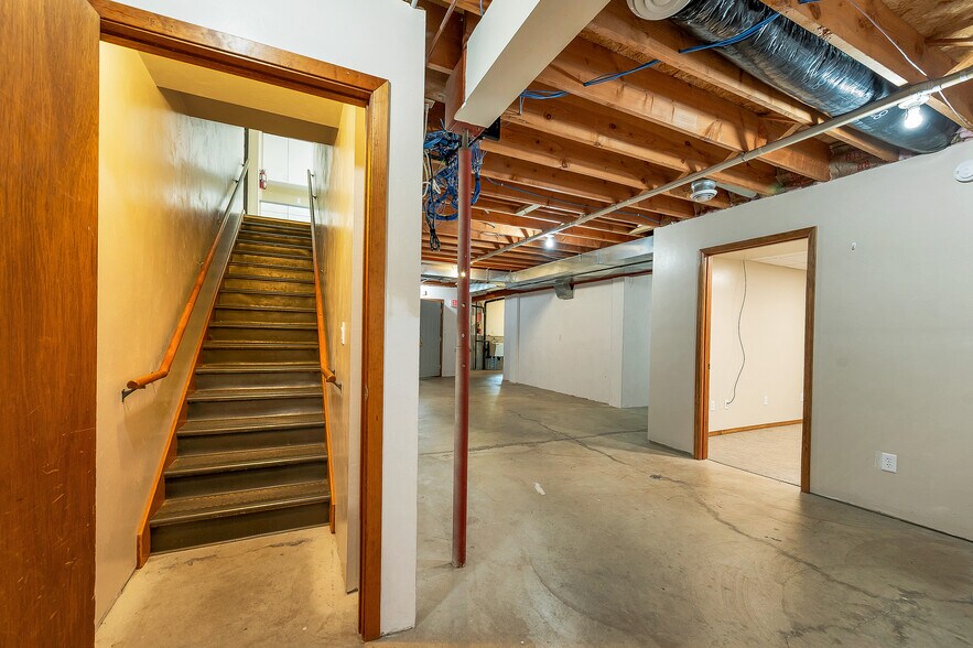 More Photos Of 2770 Manitowoc Rd, Green Bay Office For Sale