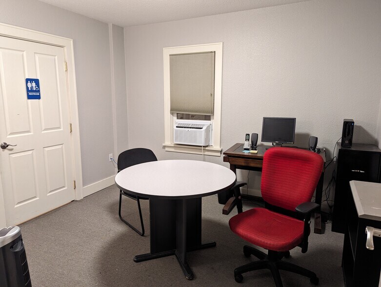 More Photos Of 2596 12th Pl SE, Salem Medical For Sale