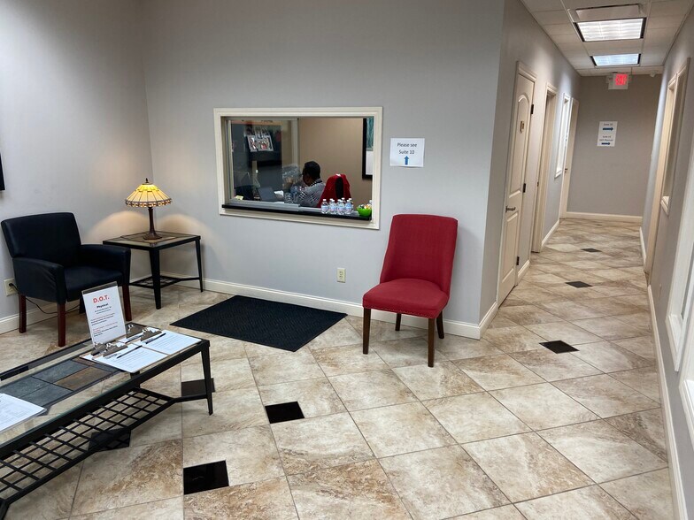 More Photos Of 1213-1385 Rockside Rd, Parma Unknown For Lease