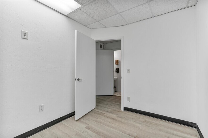More Photos Of 7733 W Newberry Rd, Gainesville Office For Lease