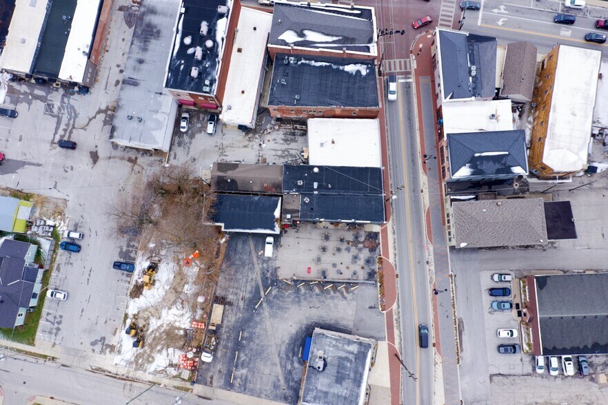 More Photos Of 137 S Madison Ave, Greenwood Storefront For Sale