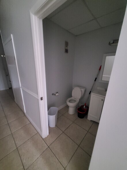 More Photos Of 5303 E Colonial Dr, Orlando Unknown For Lease