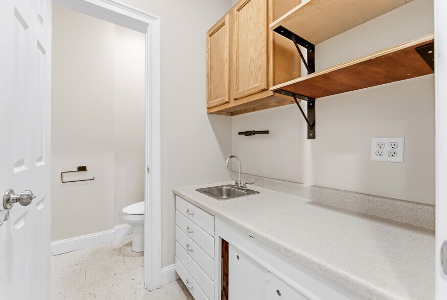 More Photos Of 351 Scotts Run Rd, Maidsville Office Residential For Lease