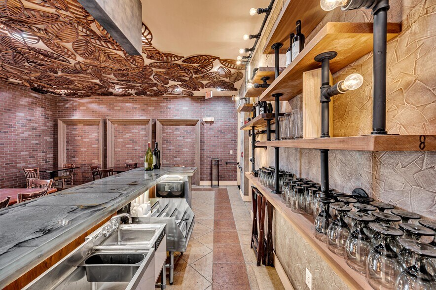 More Photos Of 223 Valencia Ave, Coral Gables Restaurant For Lease