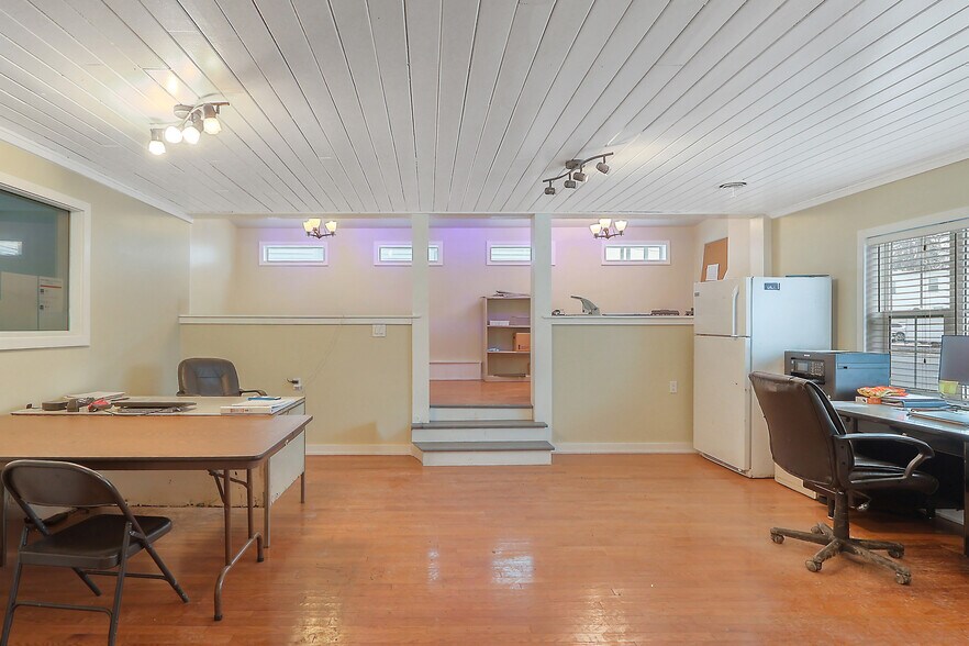 More Photos Of 8914 N Seneca St, Weedsport Freestanding For Sale