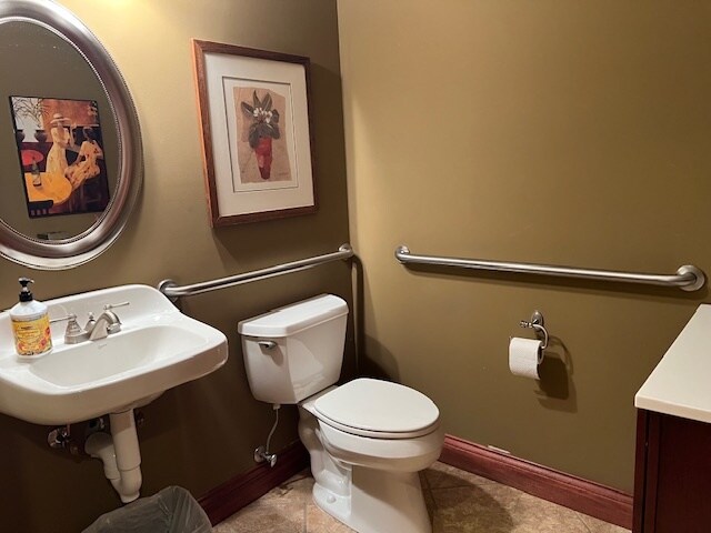 More Photos Of 707 Ridgeview Dr, McHenry Flex For Sale