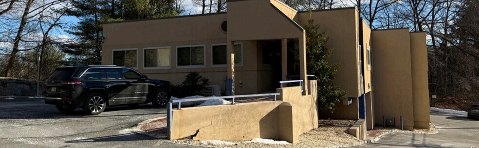 More Photos Of 425 N State Rd, Briarcliff Manor Village Office For Sale