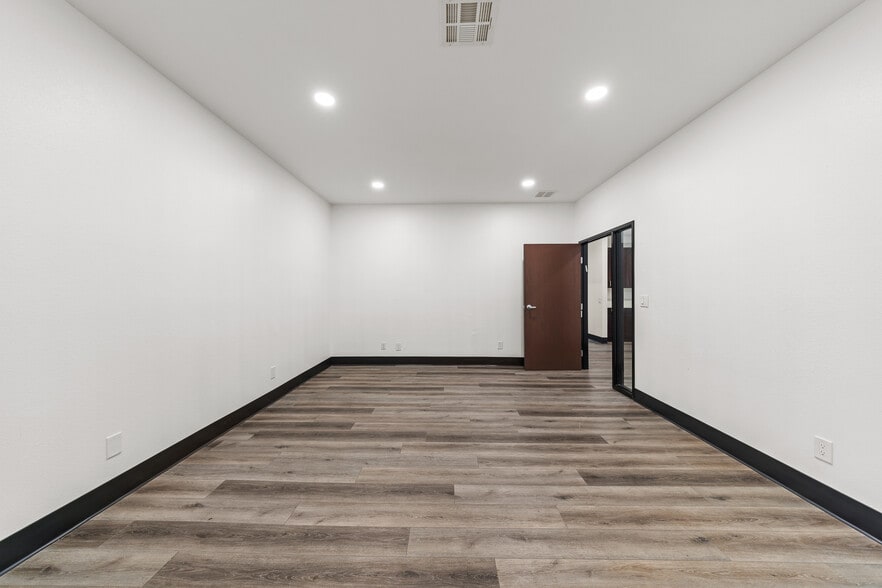 More Photos Of 23282 Peralta Dr, Laguna Hills Warehouse For Sale
