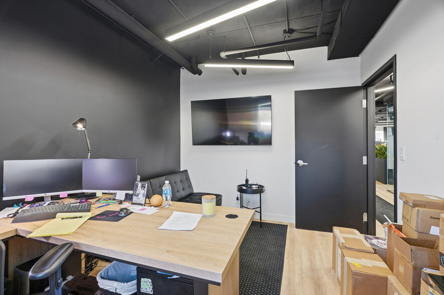 More Photos Of 8201 NE Hickory St, Minneapolis Truck Terminal For Sale