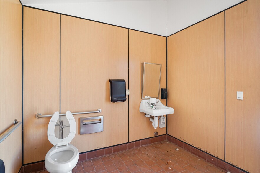 More Photos Of 4070 Country Rd 89, Dunnigan Restaurant For Sale