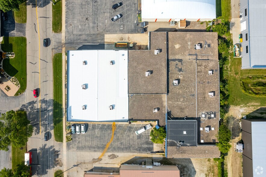 More Photos Of 1304 Valleyhigh Dr NW, Rochester Showroom For Sale