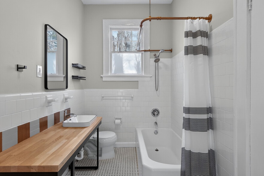 More Photos Of 923 E Park Ave, Savannah Apartments For Sale