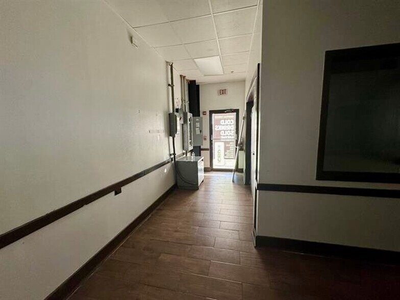 More Photos Of 1705 E Del Mar, Laredo Freestanding For Lease