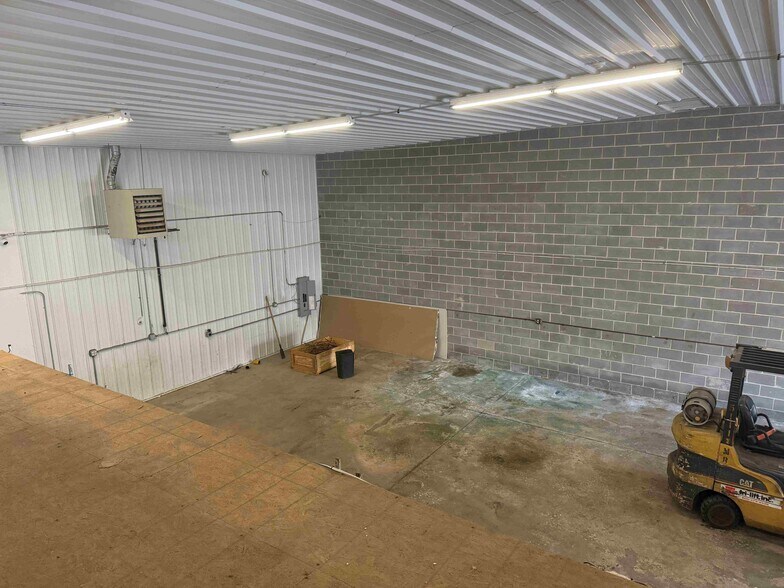 More Photos Of 1313 S Schoolhouse Rd, New Lenox Warehouse For Lease