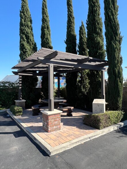 More Photos Of 1675 N Main St, Orange Medical For Lease