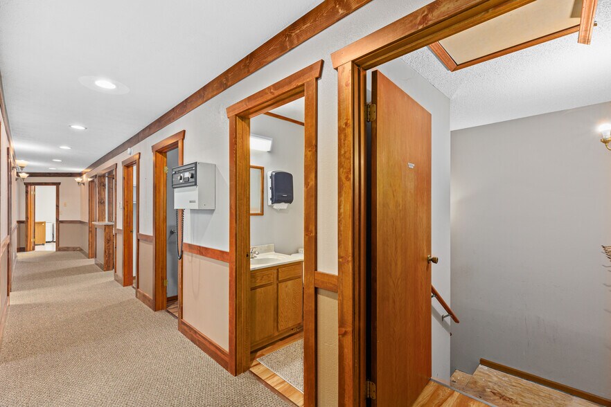 More Photos Of 709 Staunton Rd, Gillespie Office For Sale