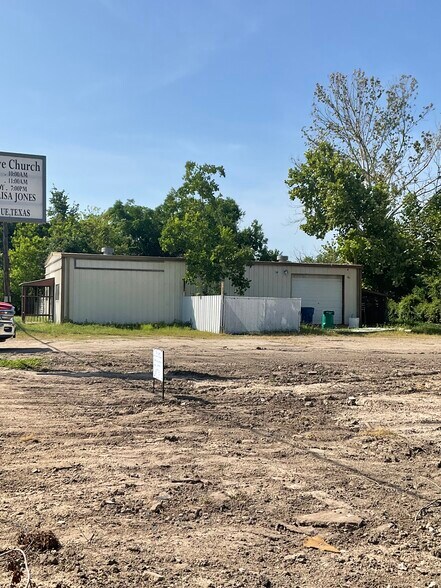 More Photos Of 609 Oak St, La Marque Warehouse For Sale