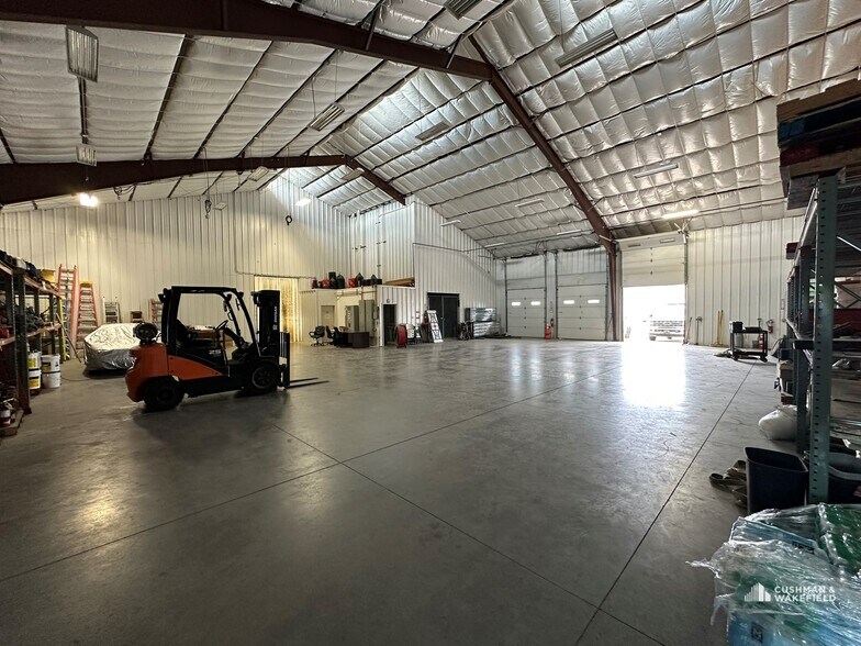 More Photos Of 4650 Venture Dr, Johnstown Warehouse For Lease