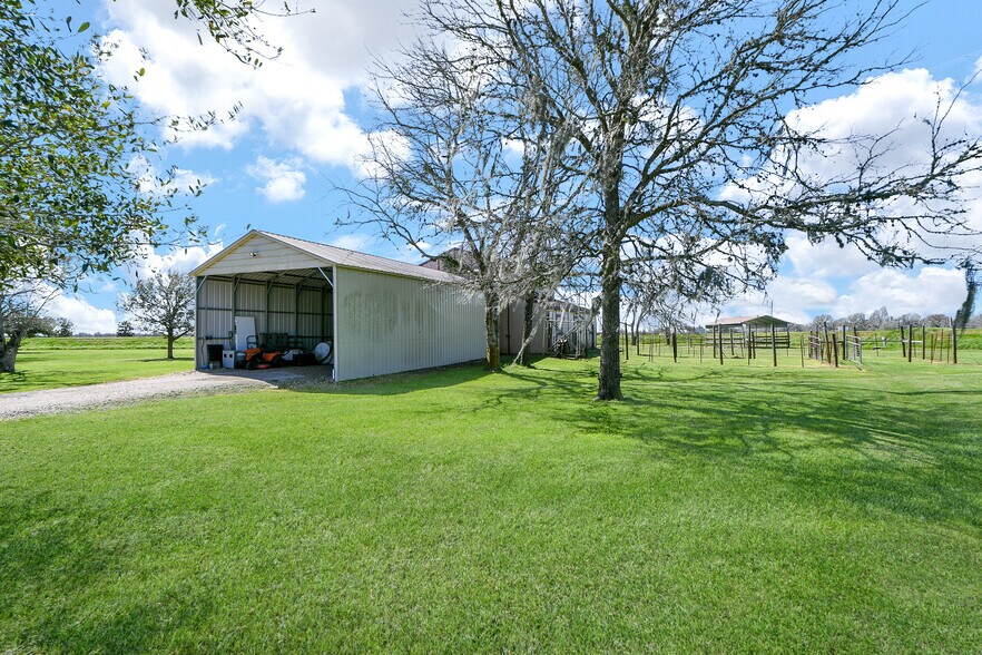 More Photos Of 540 Chisolm Trl, Wallis Manufactured Housing Mobile Home Park For Sale