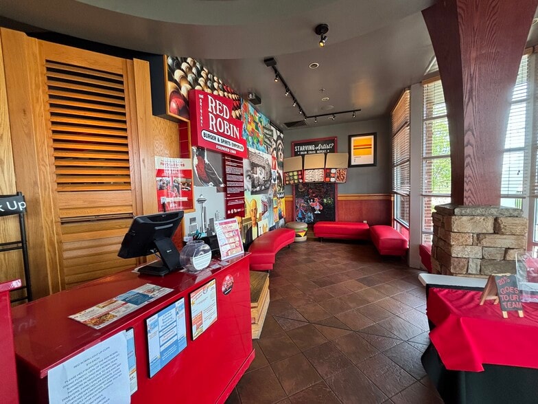 More Photos Of 5013 Bowen Dr, Mason Freestanding For Sale