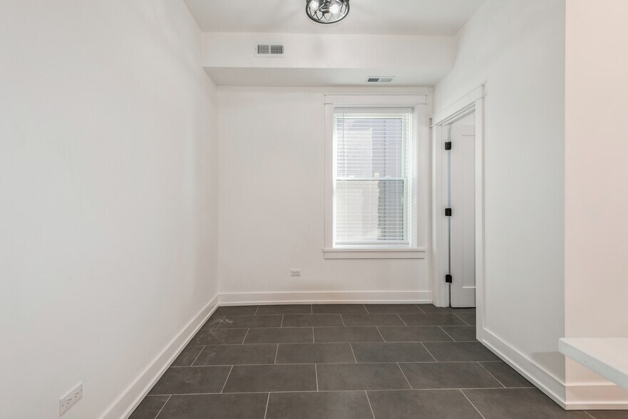 More Photos Of 1535 W Estes Ave, Chicago Multifamily For Sale