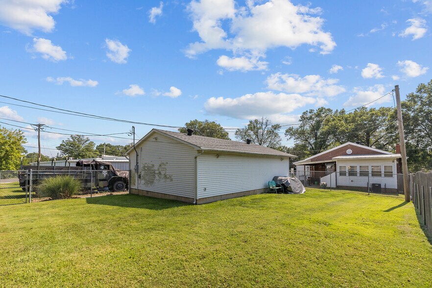 More Photos Of 7807 Saint Charles Rock Rd, Saint Louis Freestanding For Sale
