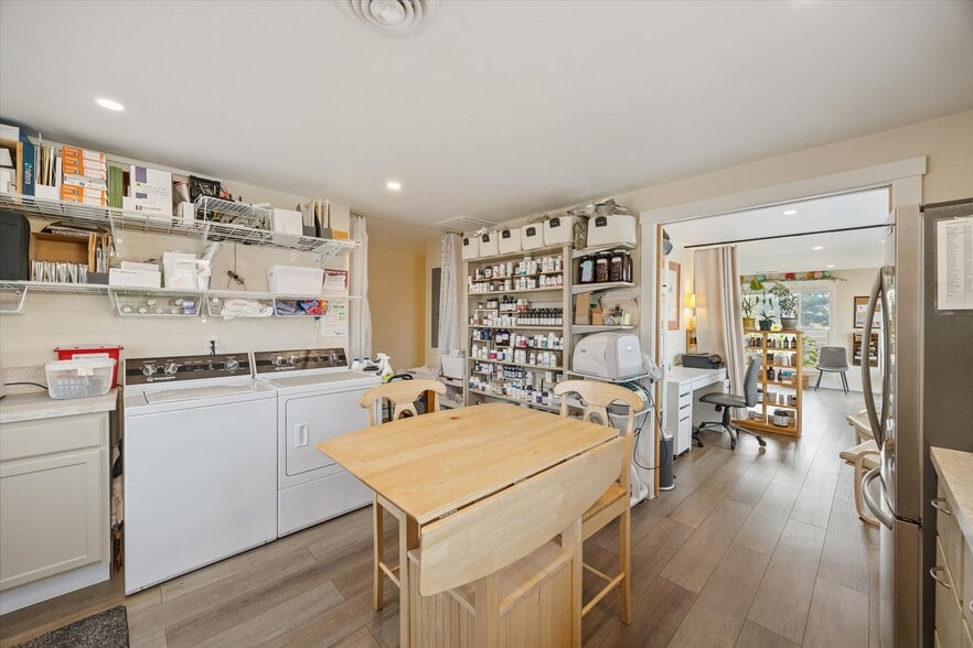 More Photos Of 615 SE 1st Ave, Canby Office For Sale