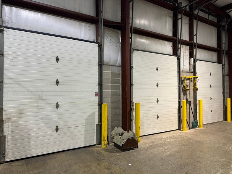 More Photos Of 498 Maratech Ave, Marathon Distribution For Lease