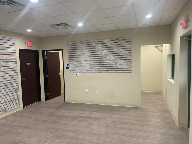 More Photos Of 5040 State Highway 123, San Marcos Warehouse For Lease