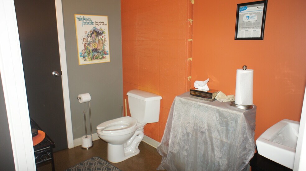 More Photos Of 7316 101 Ave NW, Edmonton Office For Sale