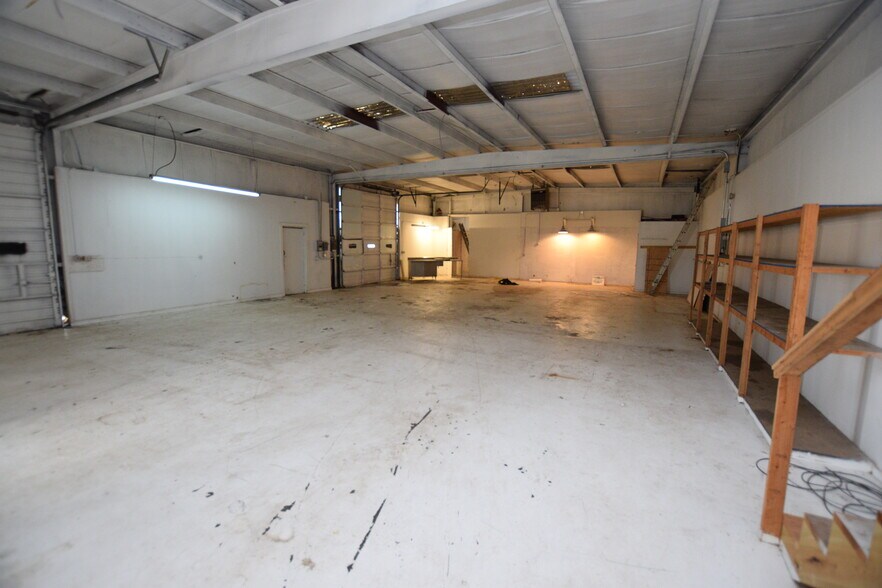 More Photos Of 2175 W Choctaw St, Tahlequah Light Distribution For Sale