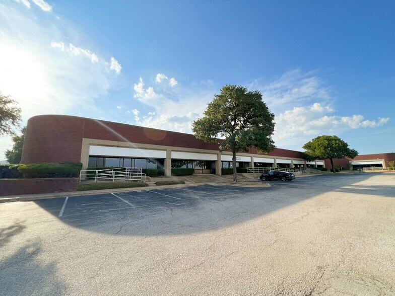 More Photos Of 3019 Alvin Devane Blvd, Austin Unknown For Lease