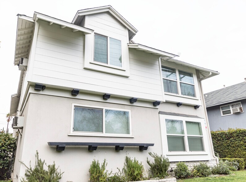 More Photos Of 16011 Victory Blvd, Van Nuys Apartments For Sale