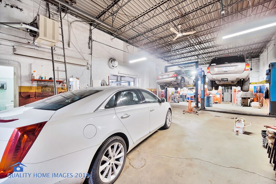 More Photos Of 6859 S Damen Ave, Chicago Auto Repair For Sale