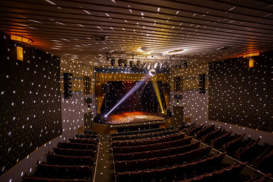 More Photos Of 143 SE H St, Grants Pass Theater Concert Hall For Sale
