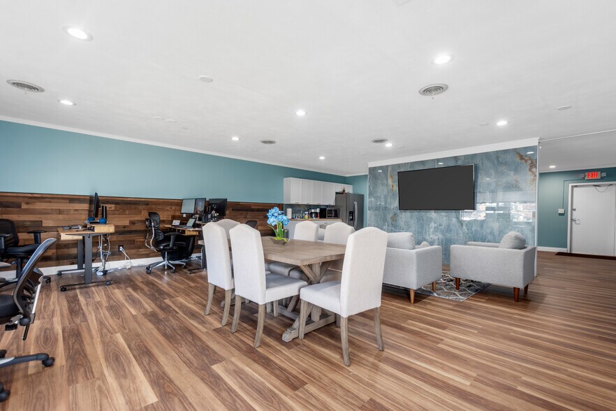 More Photos Of 134 S Main St, Columbia Drugstore For Sale