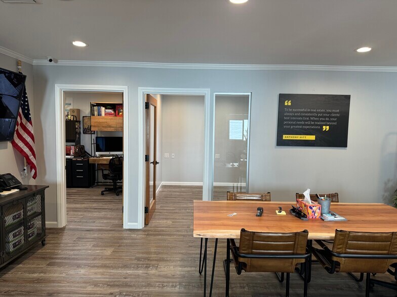 More Photos Of 910 S Glenoaks Blvd, Burbank Storefront Retail Office For Sale