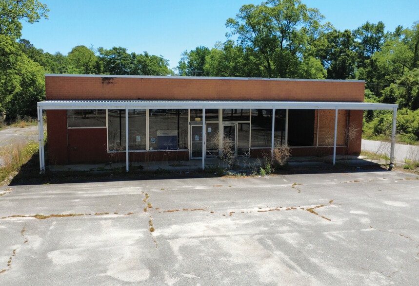 More Photos Of 201 S Patterson St, Maxton Freestanding For Sale