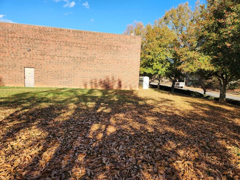 More Photos Of 750 Imperial Ct, Charlotte Distribution For Sale