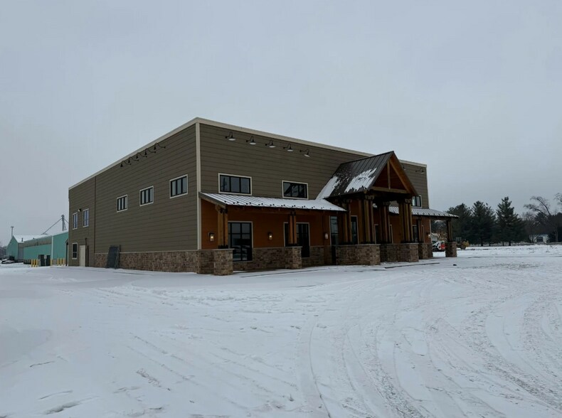 More Photos Of 1229 S Halleck St, Demotte Freestanding For Sale