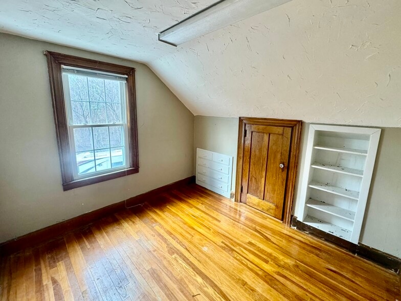 More Photos Of 110 Main St, Kingston Office For Sale