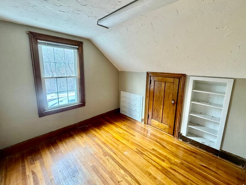 More Photos Of 110 Main St, Kingston Office For Sale