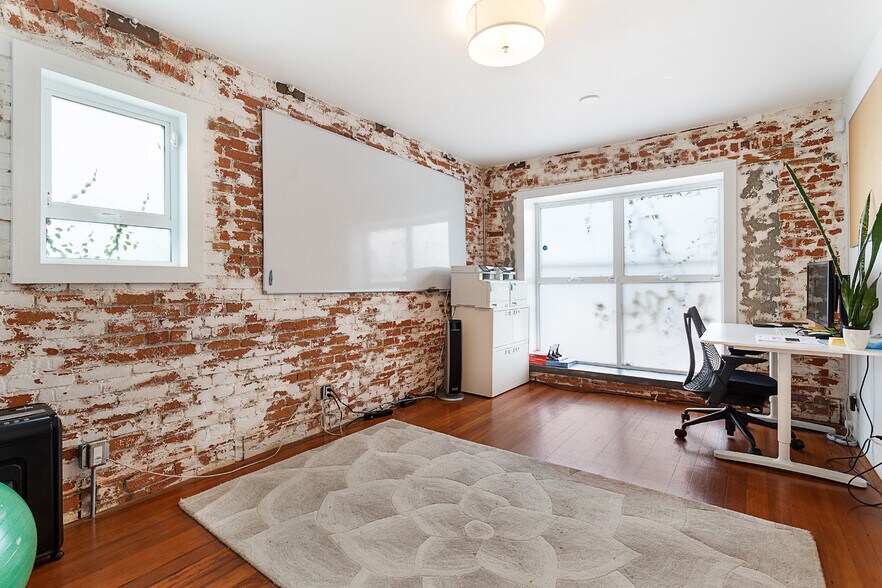 More Photos Of 1322 Innes Pl, Venice Office Residential For Sale