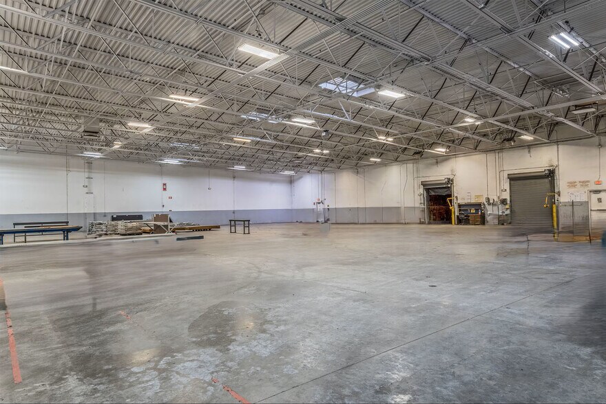 More Photos Of 4850 S Park Ave, Tucson Manufacturing For Lease