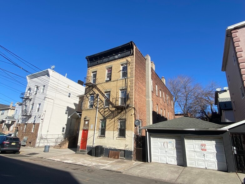 More Photos Of 307 Bond St, Elizabeth Apartments For Sale