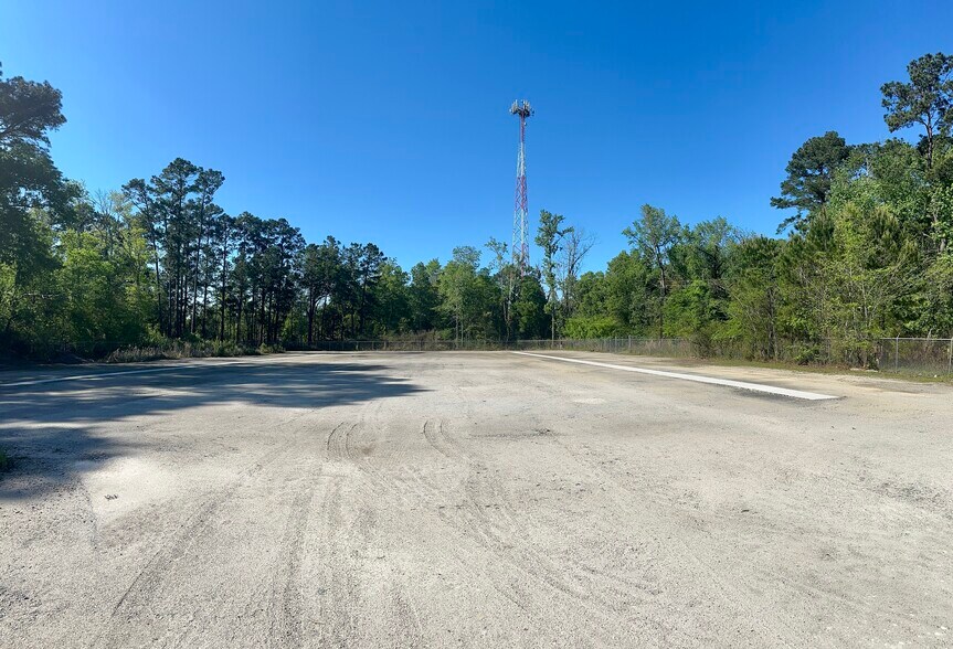More Photos Of 111 Sparkman Dr, Garden City Warehouse For Lease