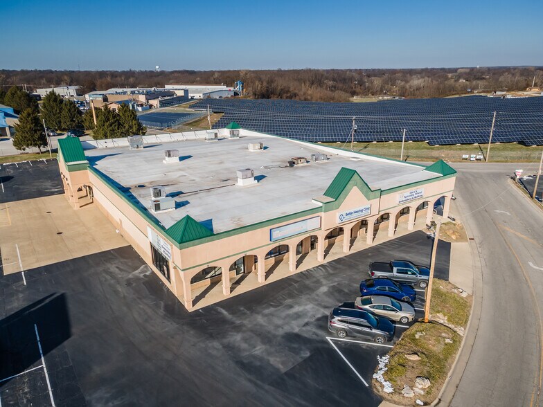 More Photos Of 88-96 Northport Dr, Alton General Retail For Lease