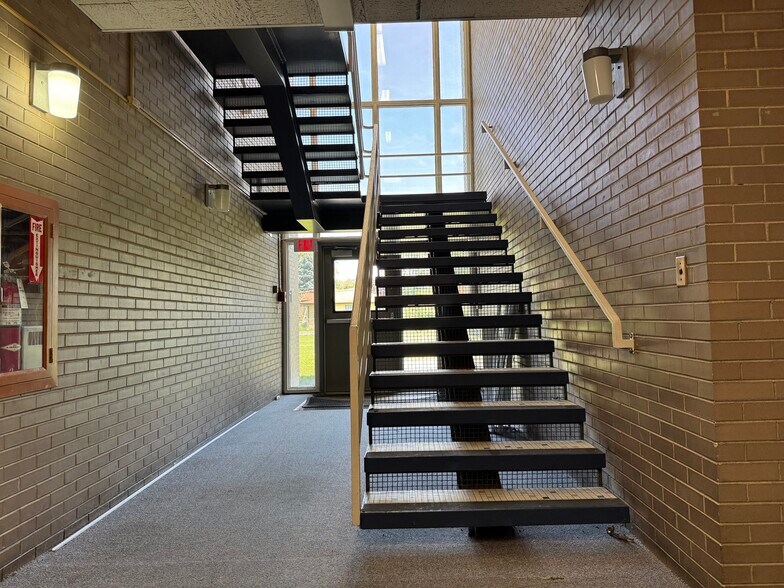 More Photos Of 848 N Mill Rd, Addison Specialty For Sale